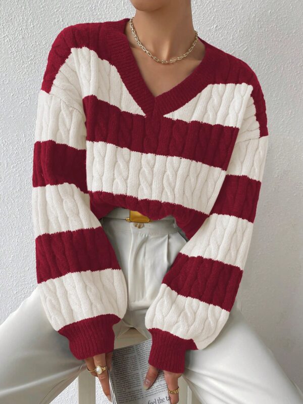 Sweater Oversize Bicolor con Cuello en V y Mangas Caídas - Image 79