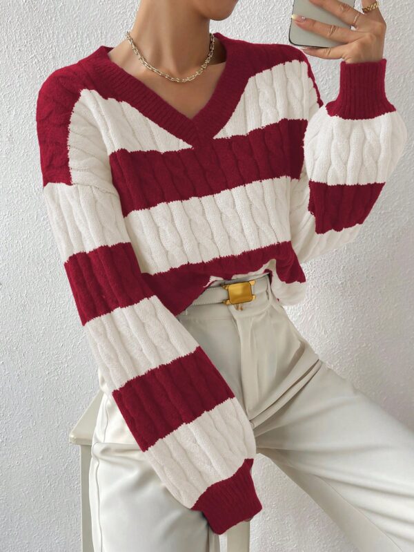 Sweater Oversize Bicolor con Cuello en V y Mangas Caídas - Image 82