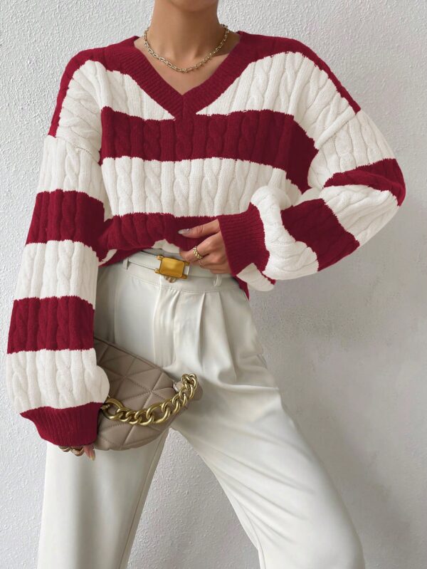 Sweater Oversize Bicolor con Cuello en V y Mangas Caídas - Image 83