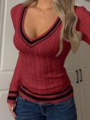 Sweater de Punto con Detalles a Rayas y Cuello en V