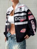 Campera Bomber Letras Contraste con Hombros Caídos