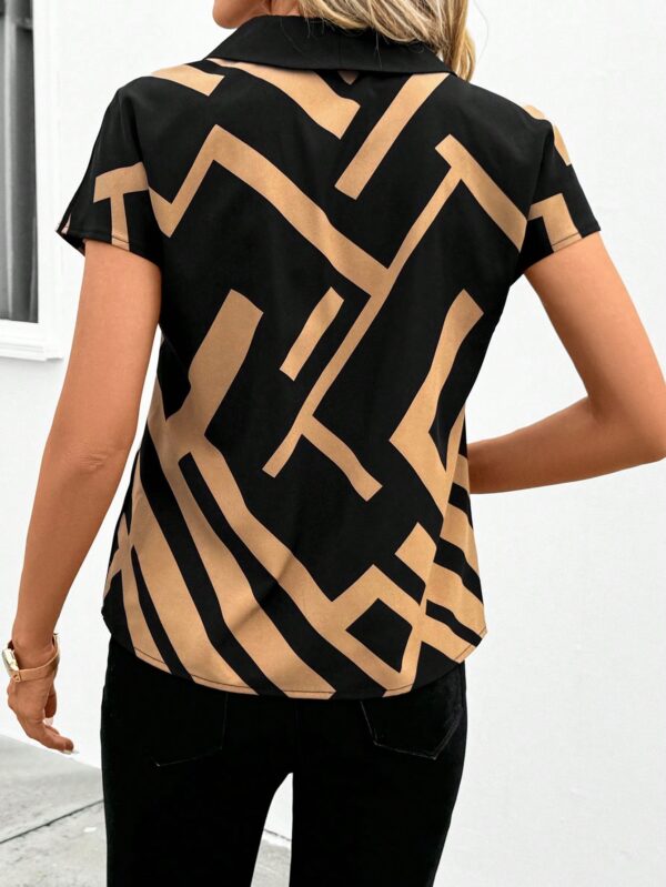 Blusa de Verano con Estampado Geométrico y Manga Murciélago - Image 8