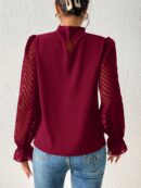 Blusa Elegante de Manga Larga con Cuello Volado y Detalles Plegados