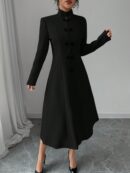 Abrigo Elegante Cuello Alto y Botones Estilo Chino