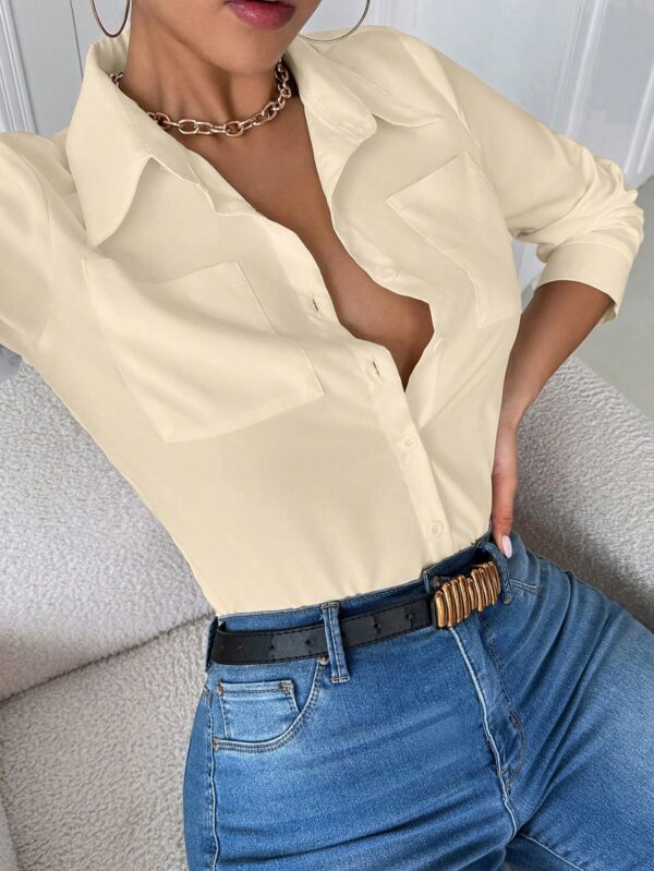 Blusa Casual Blanca de Manga Larga con Cuello y Bolsillo - Image 40