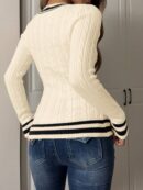 Sweater de Punto con Detalles a Rayas y Cuello en V