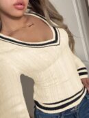 Sweater de Punto con Detalles a Rayas y Cuello en V
