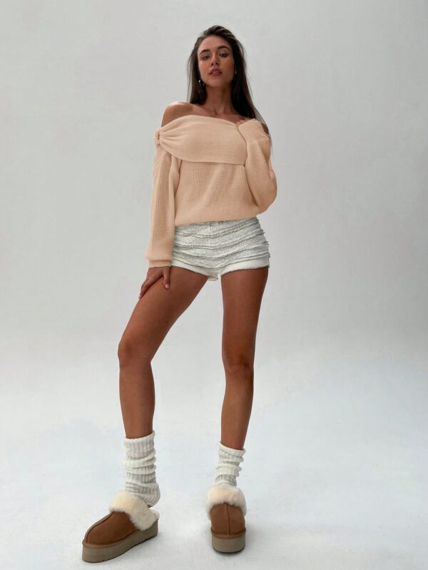 Sweater Elegante de Hombros Descubiertos con Detalle de Anillo - Image 44