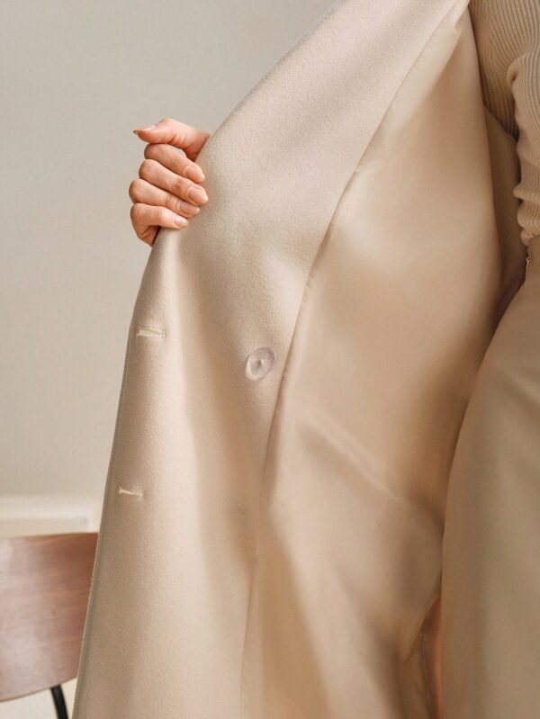 Abrigo Gris Midi con Cintura Ajustable y Solapa Muesca - Image 64