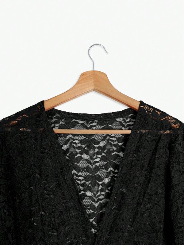 Chaqueta Corta de Encaje Camelia Elegante - Image 11