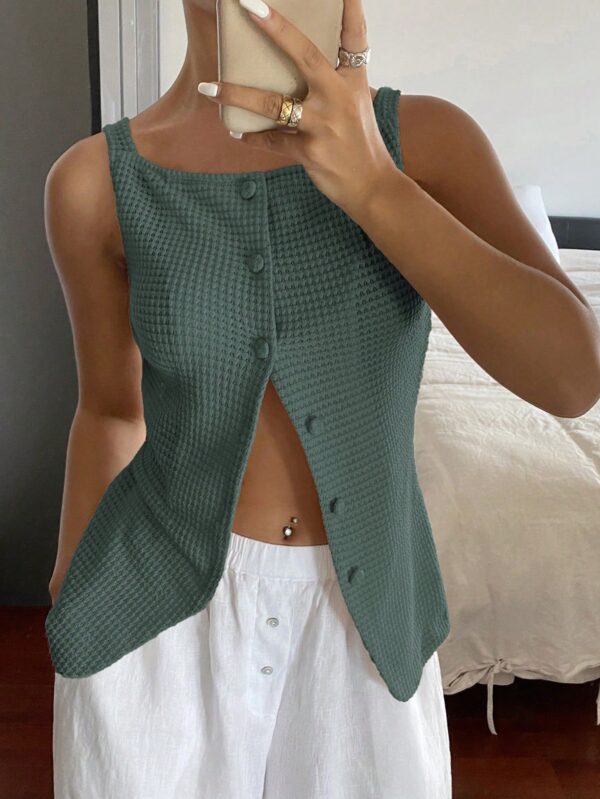 Blusa sin Mangas con Botones Frontales y Diseño Asimétrico - Image 21