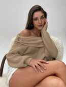 Sweater Elegante de Hombros Descubiertos con Detalle de Anillo