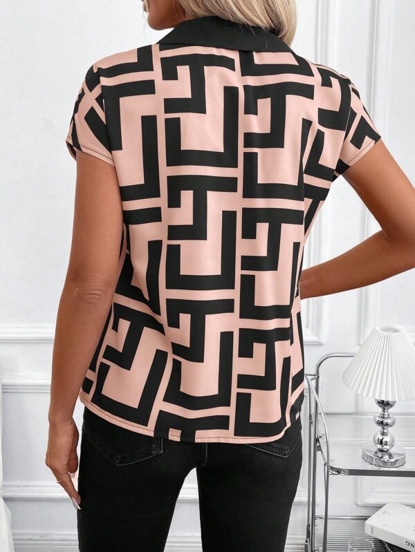 Blusa de Verano con Estampado Geométrico y Manga Murciélago - Image 26