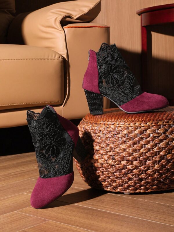Botas de Encaje Floral con Cierre Trasero y Tacón Cuadrado Alto - Image 24
