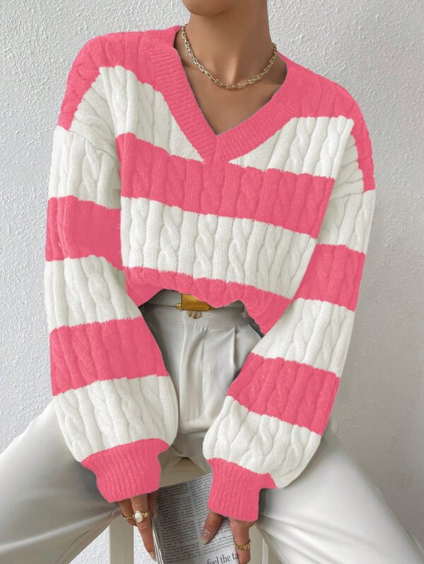 Sweater Oversize Bicolor con Cuello en V y Mangas Caídas - Image 25