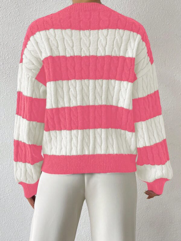 Sweater Oversize Bicolor con Cuello en V y Mangas Caídas - Image 26