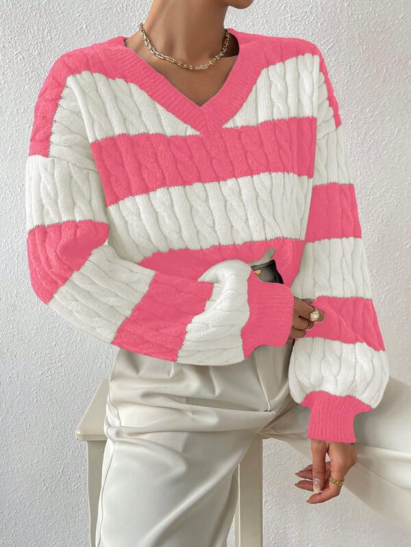 Sweater Oversize Bicolor con Cuello en V y Mangas Caídas - Image 29