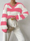 Sweater Oversize Bicolor con Cuello en V y Mangas Caídas