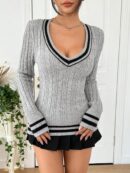Sweater de Punto con Detalles a Rayas y Cuello en V