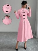 Abrigo Elegante Cuello Alto y Botones Estilo Chino