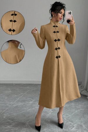 Abrigo Elegante Cuello Alto y Botones Estilo Chino
