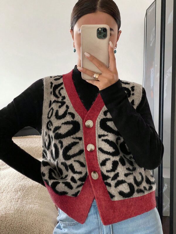 Chaleco de Punto con Estampado de Leopardo y Botones - Image 37