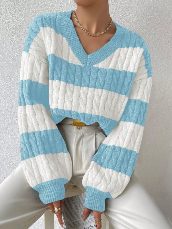 Sweater Oversize Bicolor con Cuello en V y Mangas Caídas - Image 49