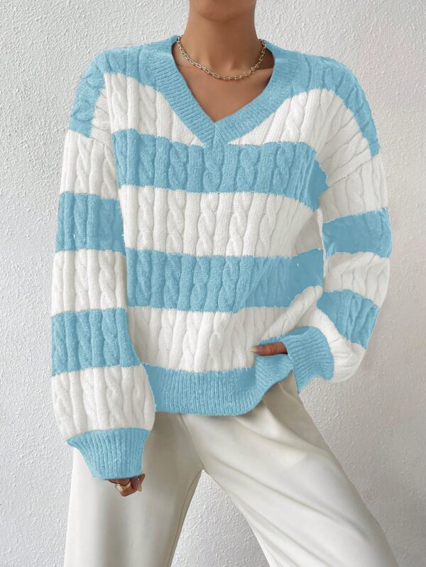 Sweater Oversize Bicolor con Cuello en V y Mangas Caídas - Image 53