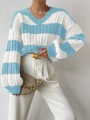 Sweater Oversize Bicolor con Cuello en V y Mangas Caídas