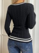 Sweater de Punto con Detalles a Rayas y Cuello en V
