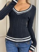 Sweater de Punto con Detalles a Rayas y Cuello en V