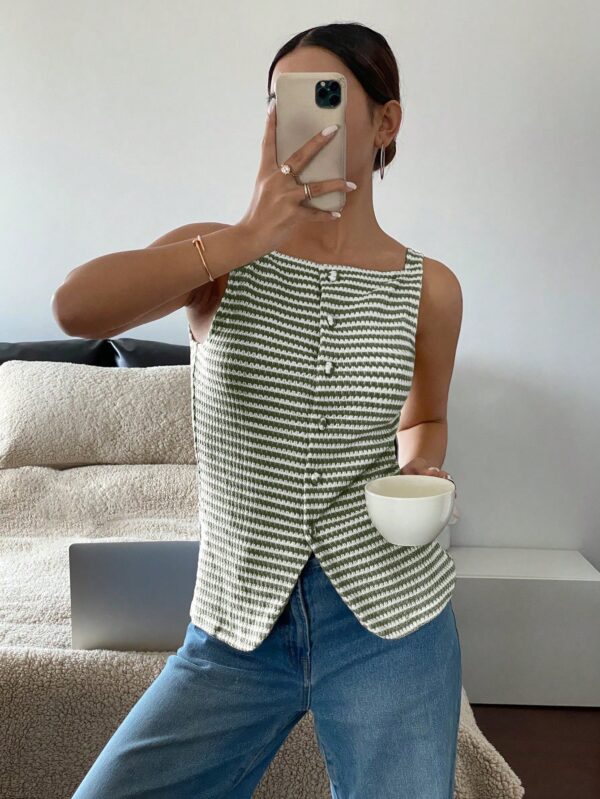 Blusa Elegante de Rayas con Botones y Abertura Frontal