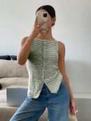 Blusa Elegante de Rayas con Botones y Abertura Frontal