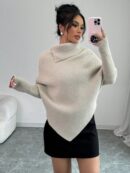 Sweater Asimétrico de Cuello Alto con Manga Murciélago