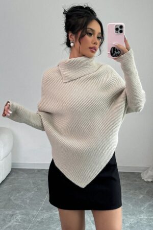 Sweater Asimétrico de Cuello Alto con Manga Murciélago