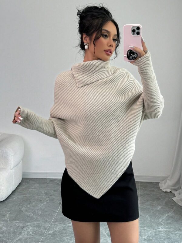 Sweater Asimétrico de Cuello Alto con Manga Murciélago