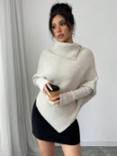 Sweater Asimétrico de Cuello Alto con Manga Murciélago