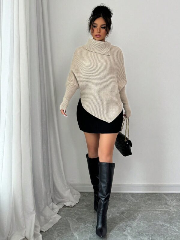 Sweater Asimétrico de Cuello Alto con Manga Murciélago - Image 4