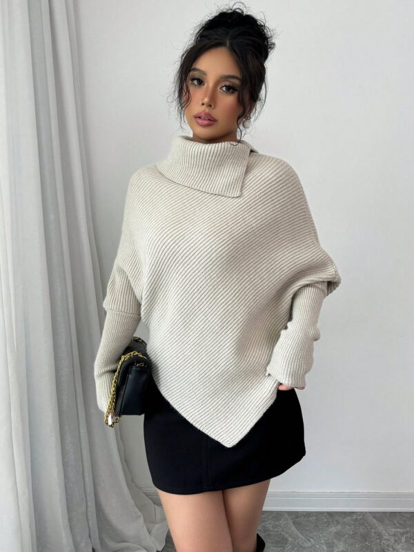 Sweater Asimétrico de Cuello Alto con Manga Murciélago - Image 6