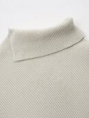 Sweater Asimétrico de Cuello Alto con Manga Murciélago