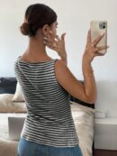 Blusa Elegante de Rayas con Botones y Abertura Frontal