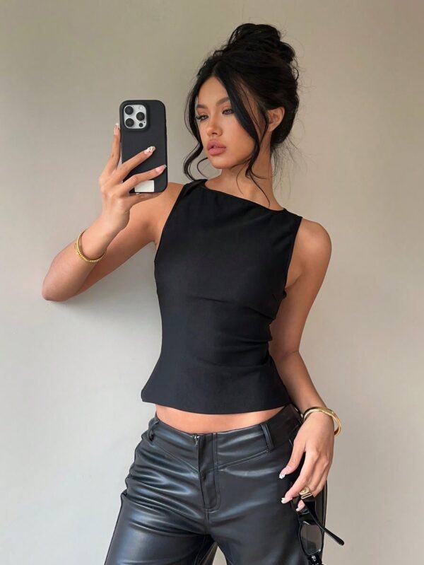 Blusa Negra Sin Mangas con Lazo en la Espalda y Cuello Redondo