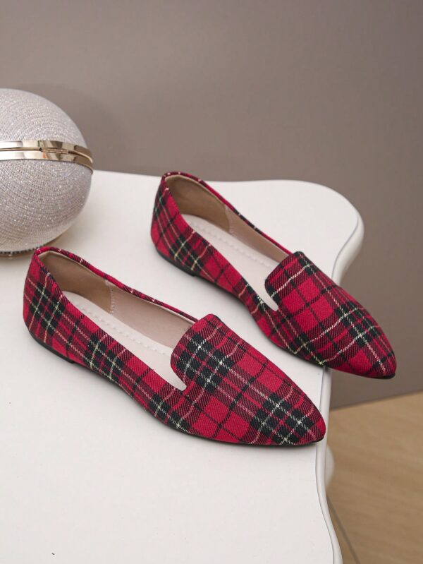 Mocasines Elegantes de Gamuza Negra con Punta Afilada - Image 18