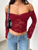 Blusa Y2K Ajustada con Hombros Descubiertos y Manga Larga de Encaje