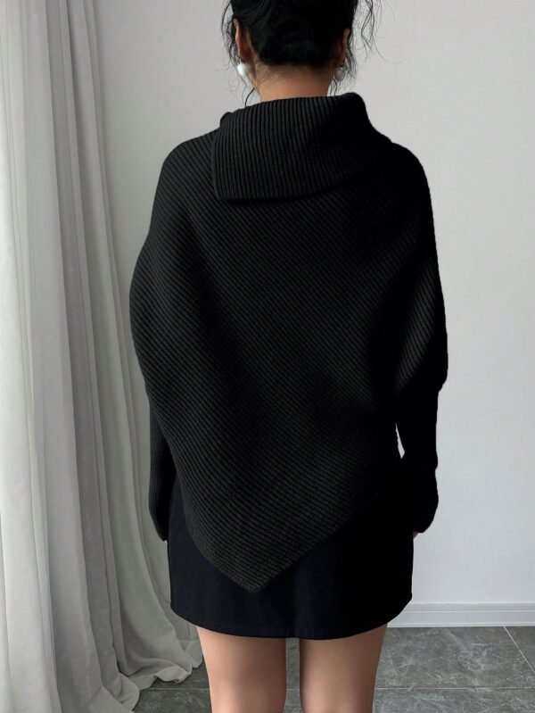 Sweater Asimétrico de Cuello Alto con Manga Murciélago - Image 16