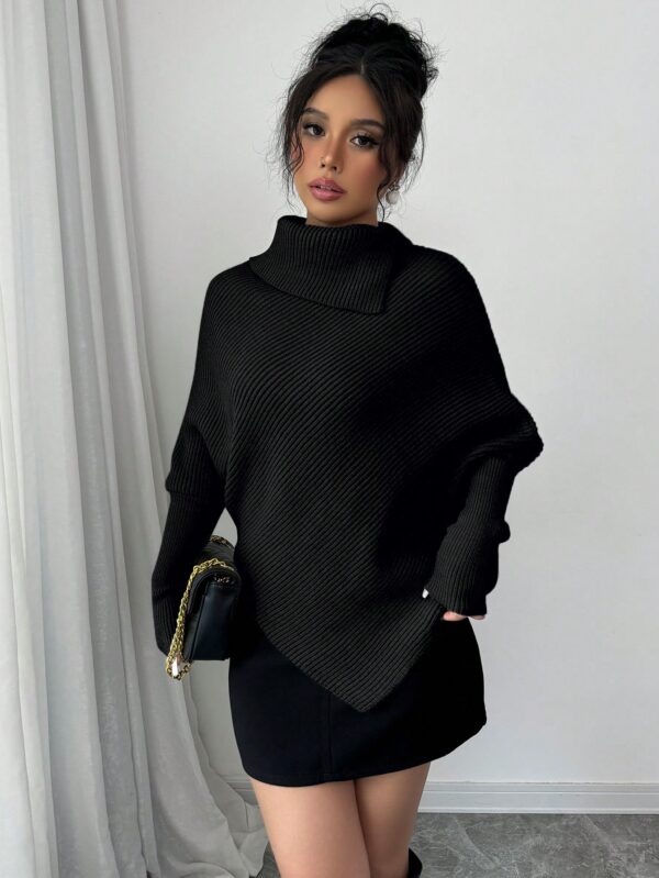 Sweater Asimétrico de Cuello Alto con Manga Murciélago - Image 18