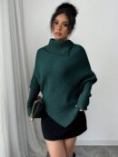 Sweater Asimétrico de Cuello Alto con Manga Murciélago