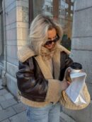 Campera Negra de Eco Piel con Cuello de Piel Sintética