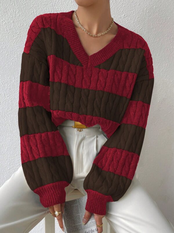 Sweater Oversize Bicolor con Cuello en V y Mangas Caídas - Image 31