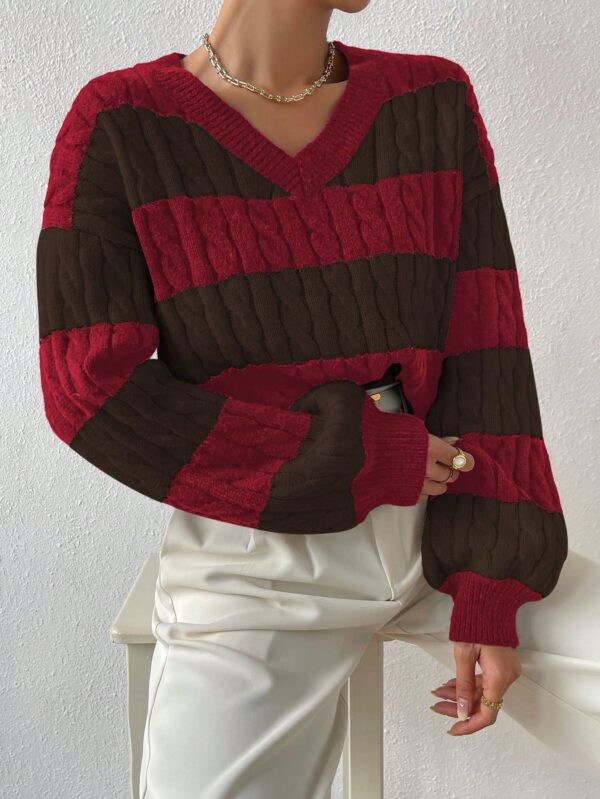 Sweater Oversize Bicolor con Cuello en V y Mangas Caídas - Image 33